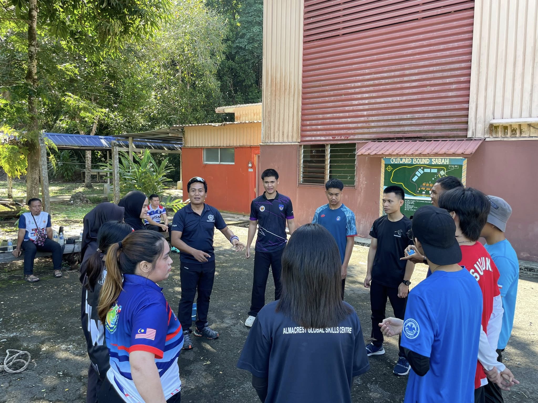 OUTWARD BOUND SCHOOL SABAH BENTUK SEMANGAT KEPIMPINAN PESERTA KURSUS
